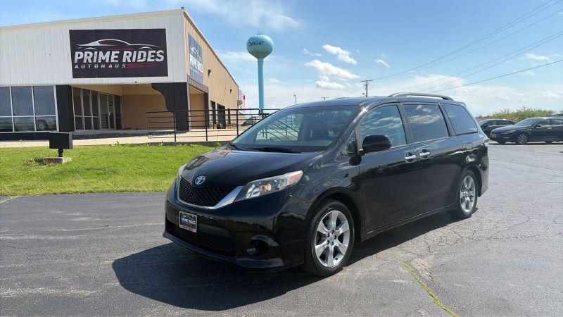 2013 Toyota Sienna SE 8 Passenger