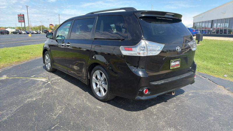 2013 Toyota Sienna SE 8 Passenger