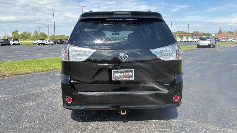 2013 Toyota Sienna SE 8 Passenger
