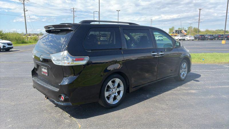 2013 Toyota Sienna SE 8 Passenger