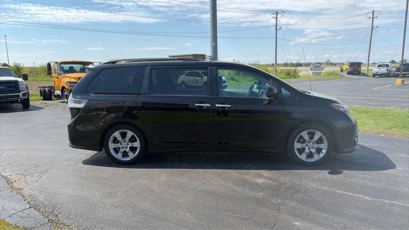 2013 Toyota Sienna SE 8 Passenger