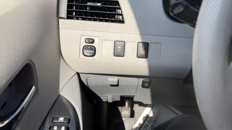 2013 Toyota Sienna SE 8 Passenger