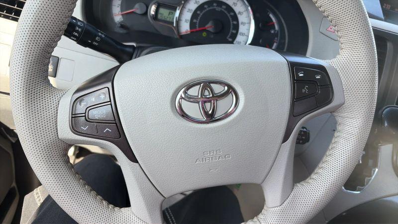 2013 Toyota Sienna SE 8 Passenger