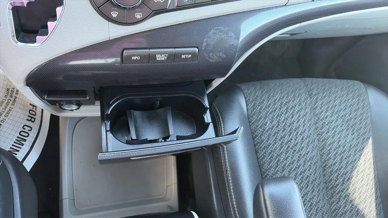 2013 Toyota Sienna SE 8 Passenger