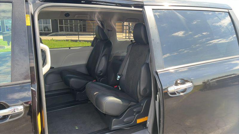 2013 Toyota Sienna SE 8 Passenger