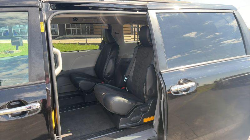 2013 Toyota Sienna SE 8 Passenger