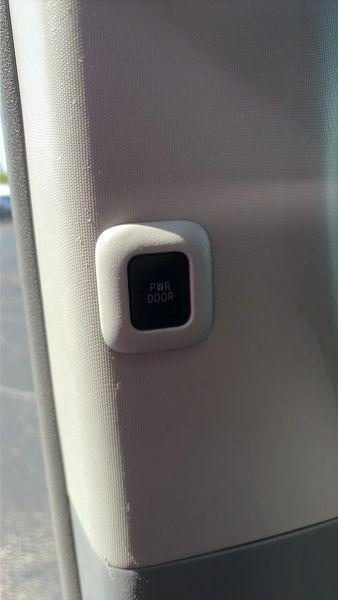 2013 Toyota Sienna SE 8 Passenger