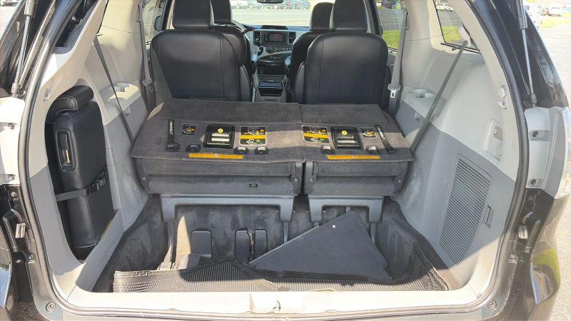 2013 Toyota Sienna SE 8 Passenger