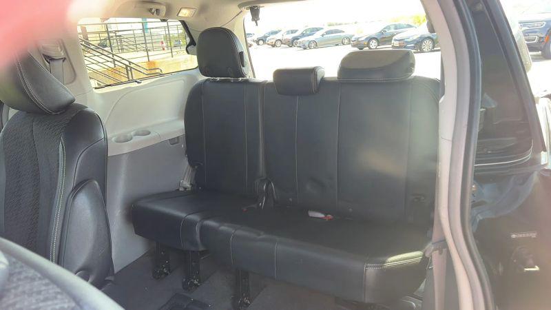 2013 Toyota Sienna SE 8 Passenger