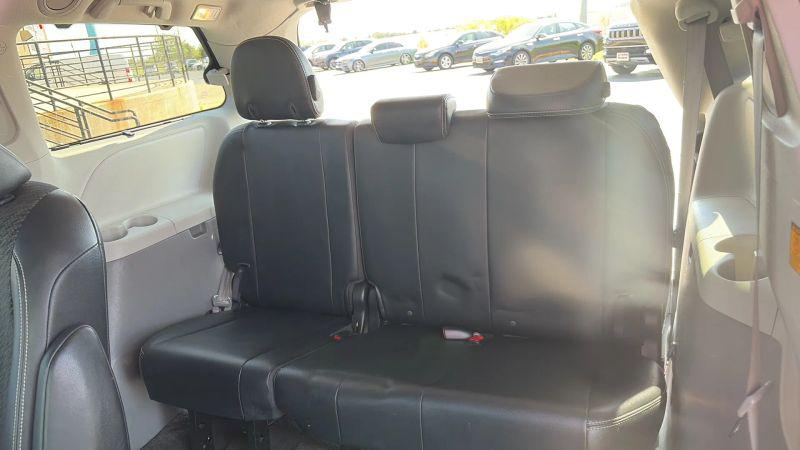 2013 Toyota Sienna SE 8 Passenger