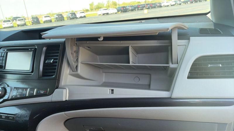 2013 Toyota Sienna SE 8 Passenger
