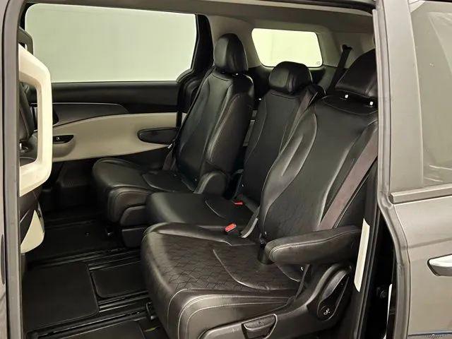 2023 Kia Carnival MPV LX Seat Package