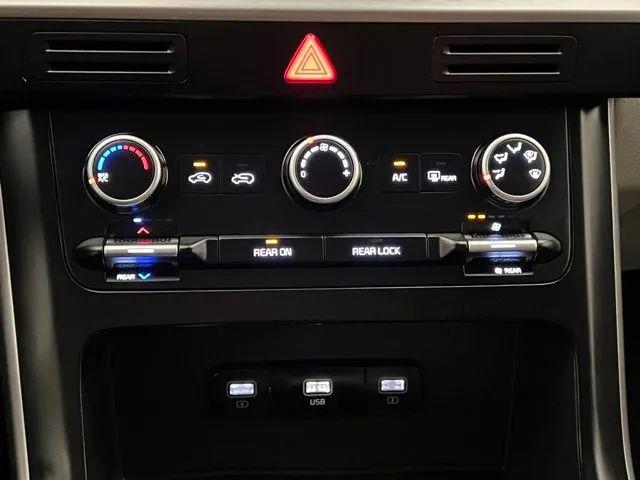 2023 Kia Carnival MPV LX Seat Package