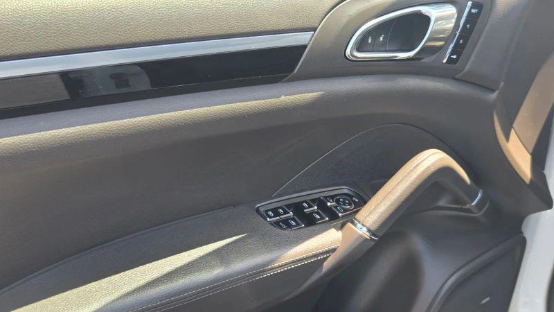2017 Porsche Cayenne Base