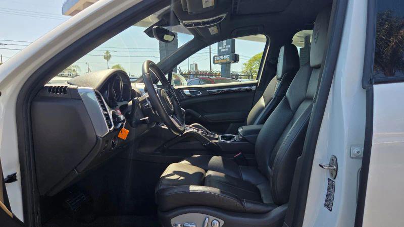 2017 Porsche Cayenne Base