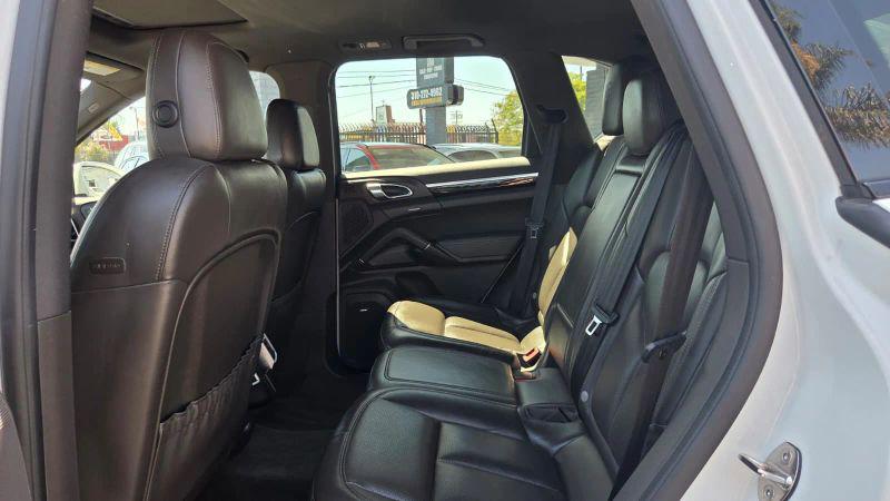 2017 Porsche Cayenne Base