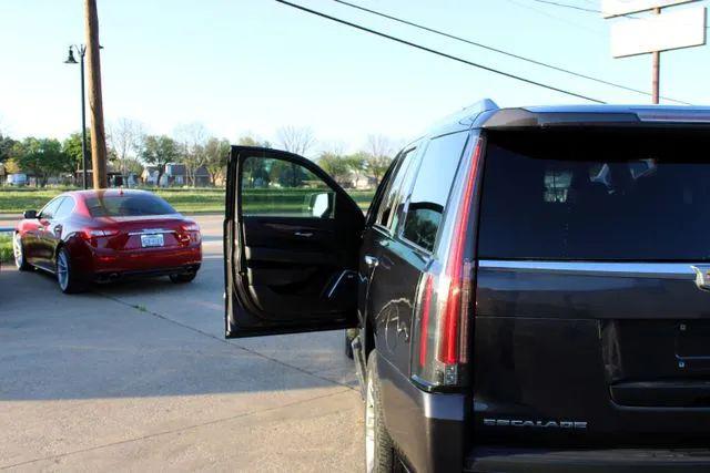 2016 Cadillac Escalade Luxury Collection