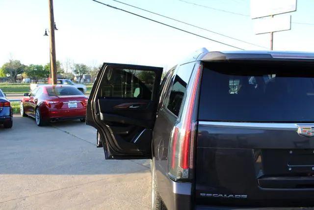 2016 Cadillac Escalade Luxury Collection