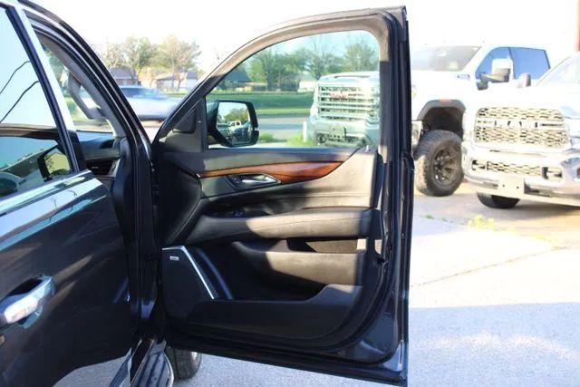 2016 Cadillac Escalade Luxury Collection
