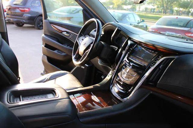 2016 Cadillac Escalade Luxury Collection
