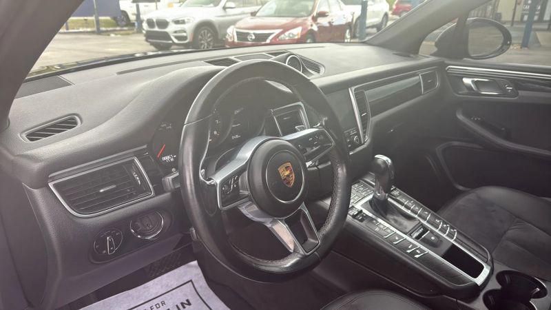 2017 Porsche Macan Base