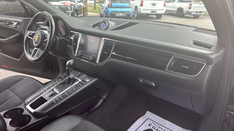 2017 Porsche Macan Base