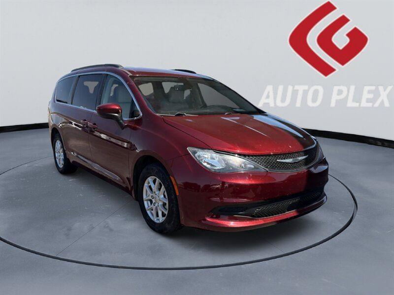 2021 Chrysler Voyager LXI's photo