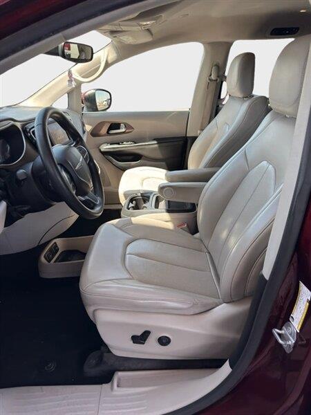 2021 Chrysler Voyager LXI