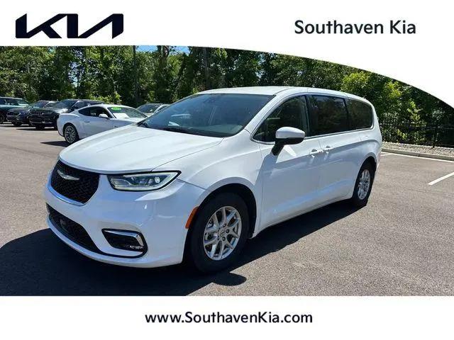 2023 Chrysler Pacifica Touring L for sale in Southaven, MS