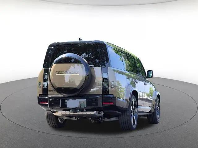 2026 Land Rover Defender P400 X-Dynamic SE