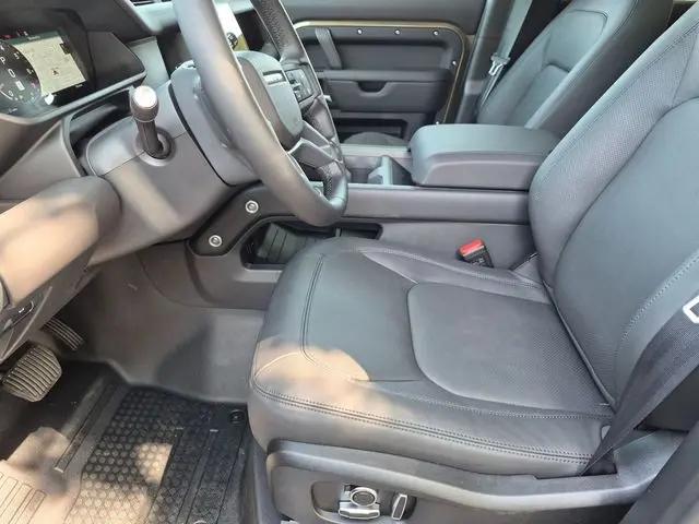 2026 Land Rover Defender P400 X-Dynamic SE