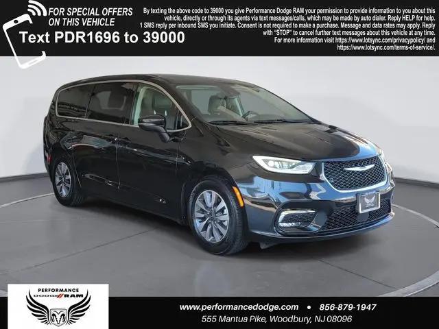2023 Chrysler Pacifica Hybrid Touring L for sale in Woodbury, NJ