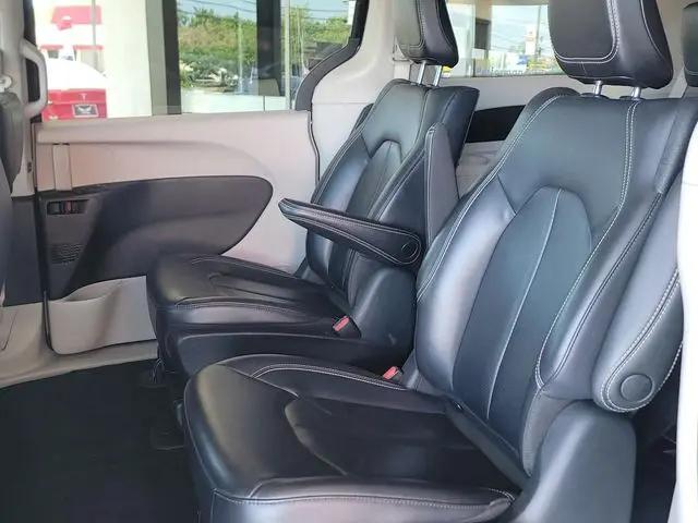 2023 Chrysler Pacifica Hybrid Touring L