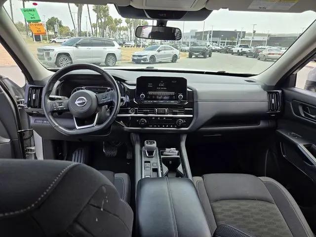 2024 Nissan Pathfinder SV FWD