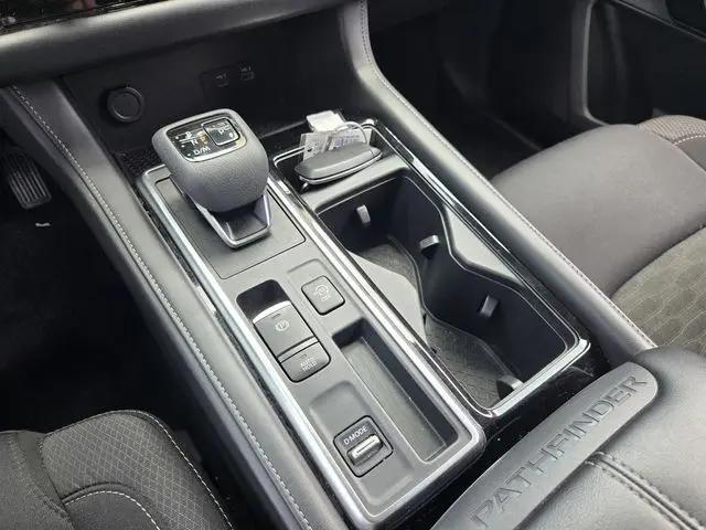 2024 Nissan Pathfinder SV FWD