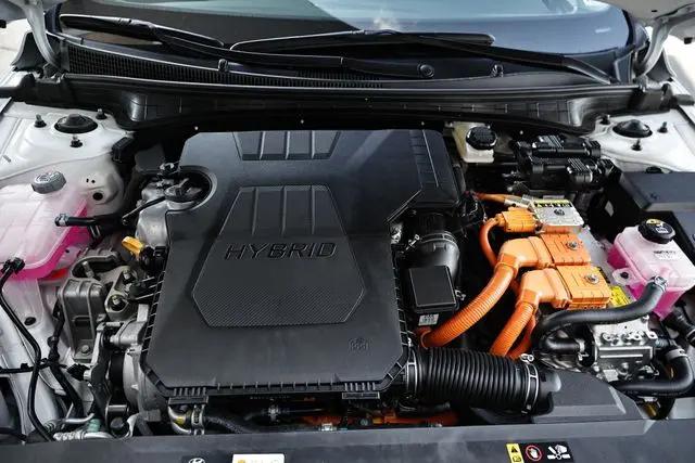 2025 Hyundai Elantra Hybrid Limited