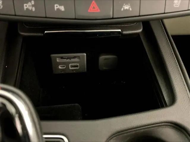 2023 Cadillac XT4 AWD Premium Luxury