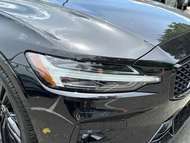 2025 Volvo S60 B5 Ultra Black Edition