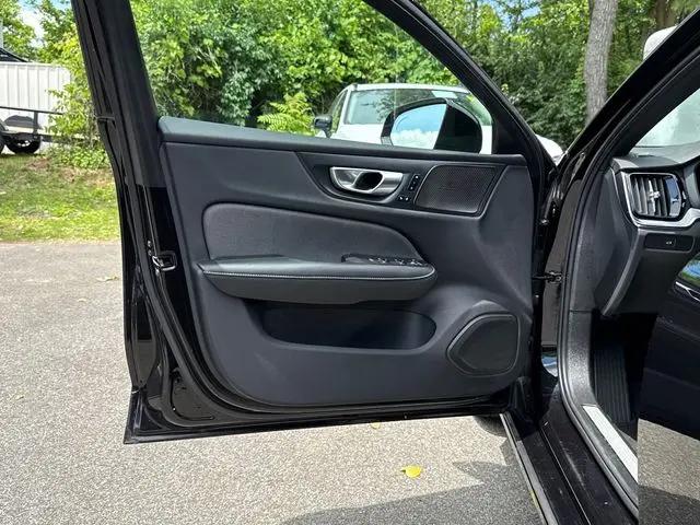 2025 Volvo S60 B5 Ultra Black Edition