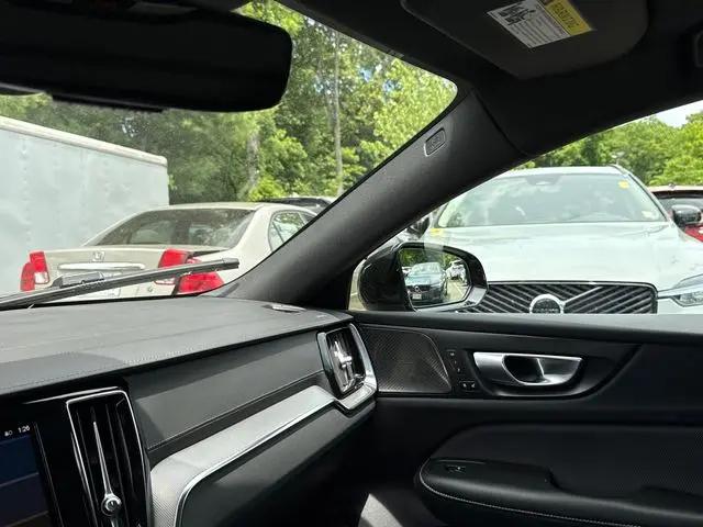 2025 Volvo S60 B5 Ultra Black Edition