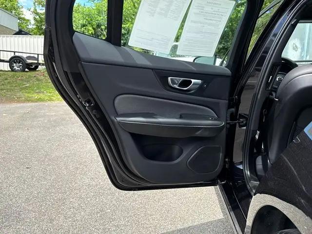2025 Volvo S60 B5 Ultra Black Edition