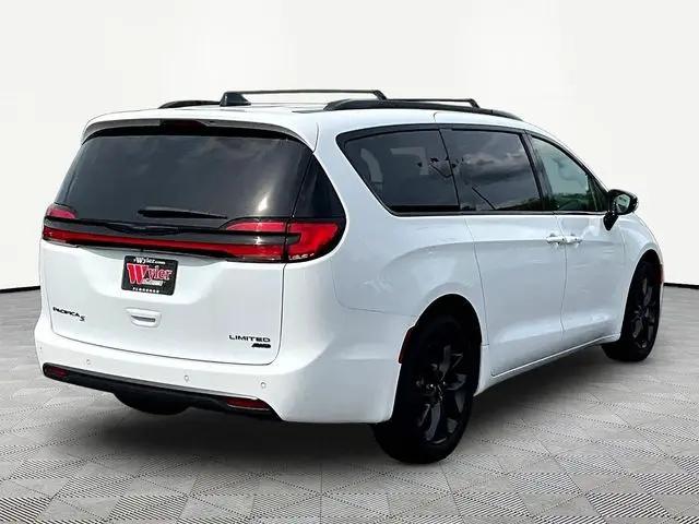 2023 Chrysler Pacifica Limited AWD
