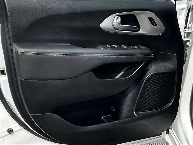 2023 Chrysler Pacifica Limited AWD