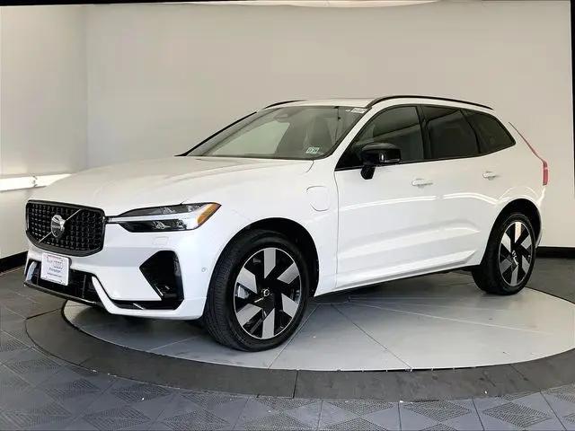 2024 Volvo XC60 Recharge T8 Plus Dark Theme