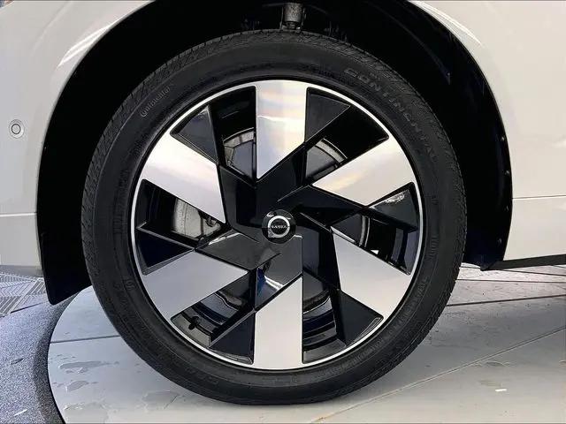 2024 Volvo XC60 Recharge T8 Plus Dark Theme
