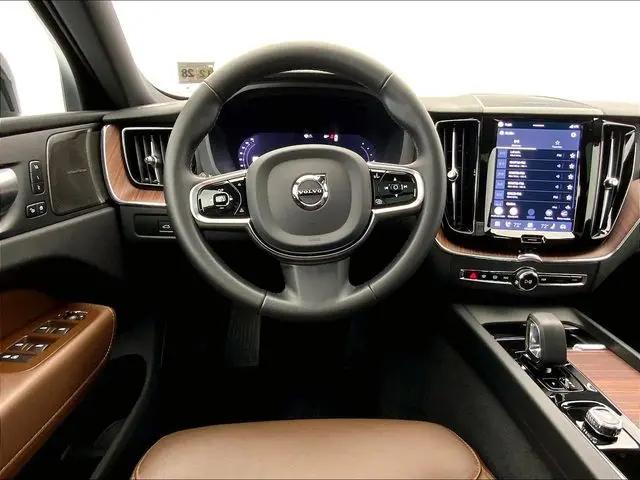 2024 Volvo XC60 Recharge T8 Plus Dark Theme