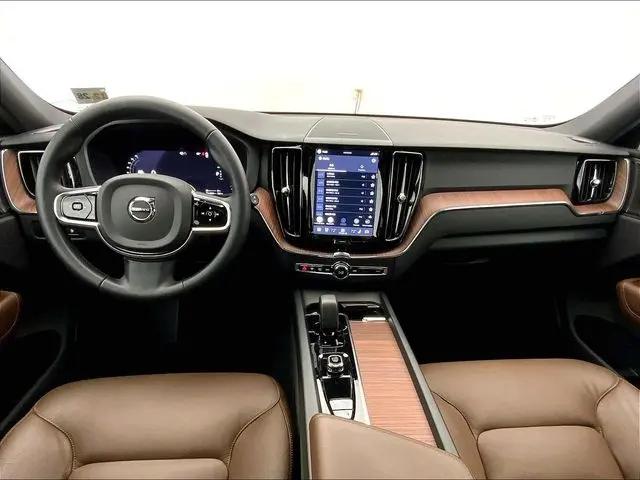 2024 Volvo XC60 Recharge T8 Plus Dark Theme