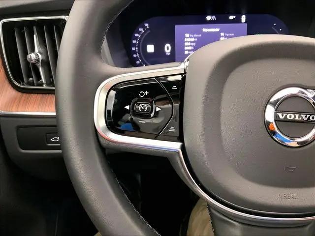 2024 Volvo XC60 Recharge T8 Plus Dark Theme