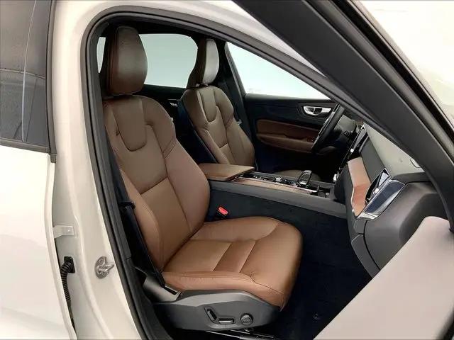 2024 Volvo XC60 Recharge T8 Plus Dark Theme