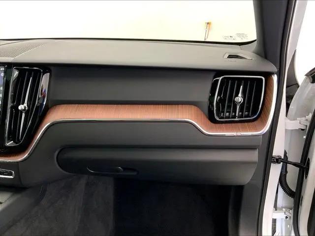 2024 Volvo XC60 Recharge T8 Plus Dark Theme